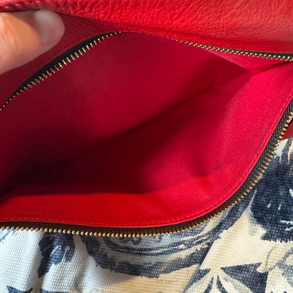 TAH Commuter Bag w/ detachable strap. Red Leather. - Picture 10 of 10